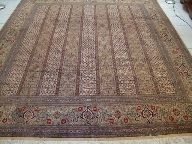 Please click on this Persian rug picture or the link below, which will take you to the featured section of metal carpets. Due to the uniqueness of these Tabriz metal rugs and the many questions that I have received, I have created a special section to explain the details of the oriental carpets in much more detail.